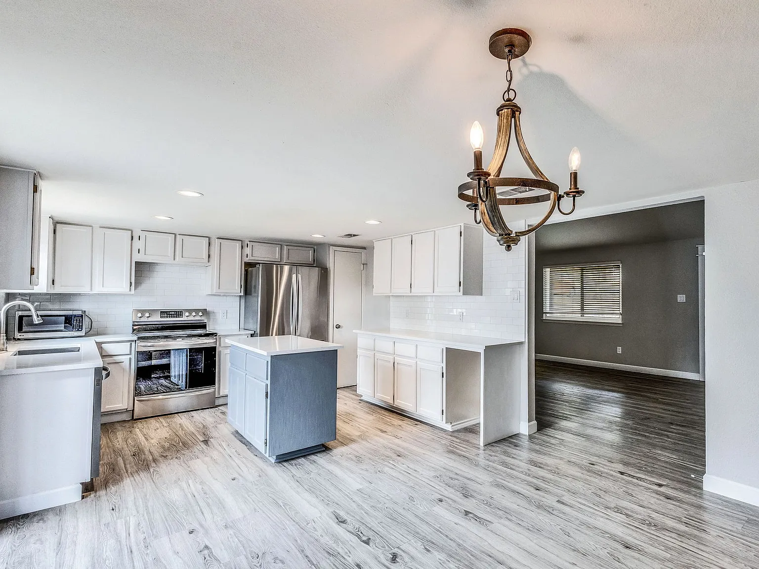 3 bed, 2.0 bath, 1488 sqft, $2,550 — Photo 4