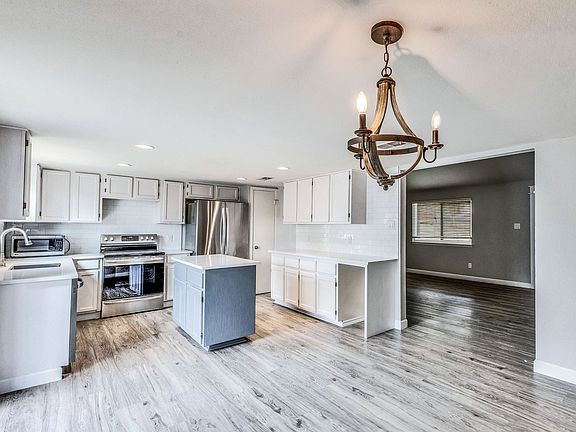 4th image of 8403 Selway Dr