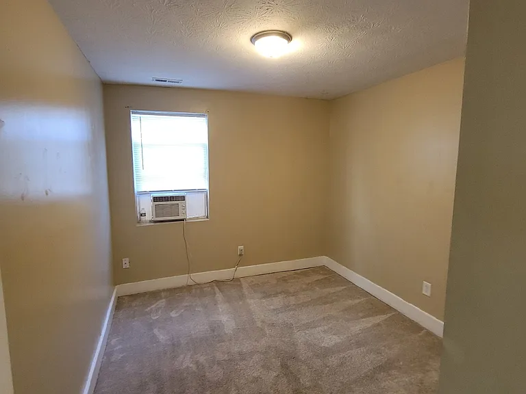 1354 Oliver Ave — Photo 5