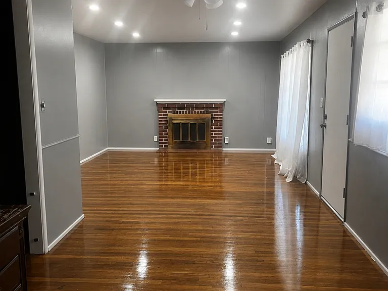 2668 Inman Ave — Photo 2