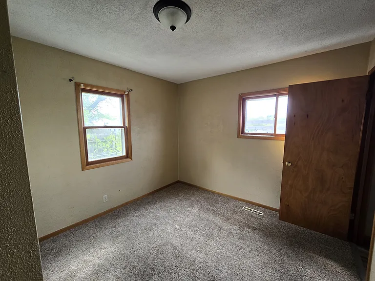 4037 Vine Ave SE — Photo 10