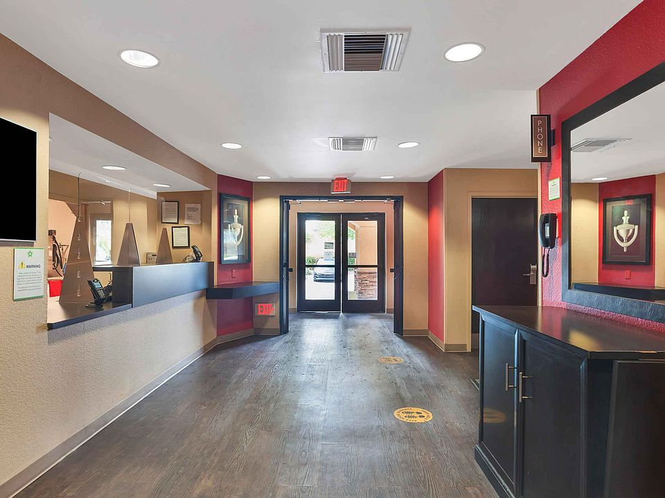 Lobby and Guest Check-in
