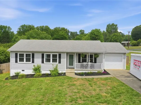 200 Creeksedge Ct, Winston Salem, NC 27105
