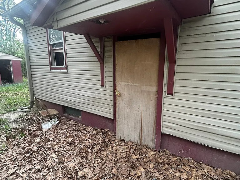 2418 Renois Ln — Photo 4