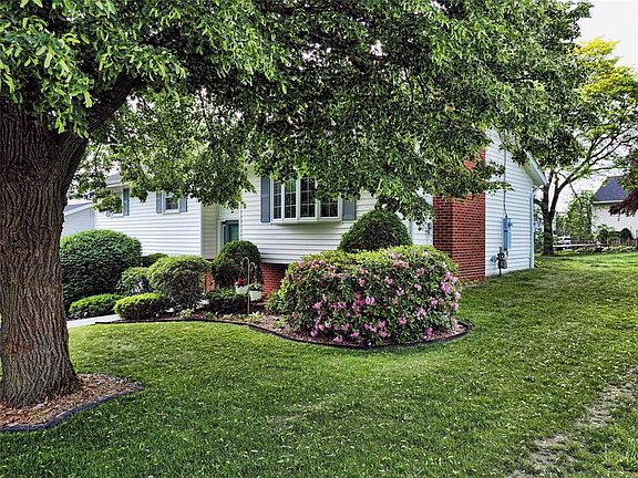 4th image of 55 Highland Dr