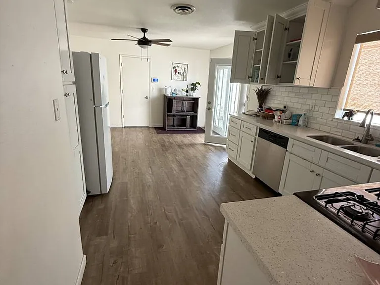 390 Magnolia Cir — Photo 8