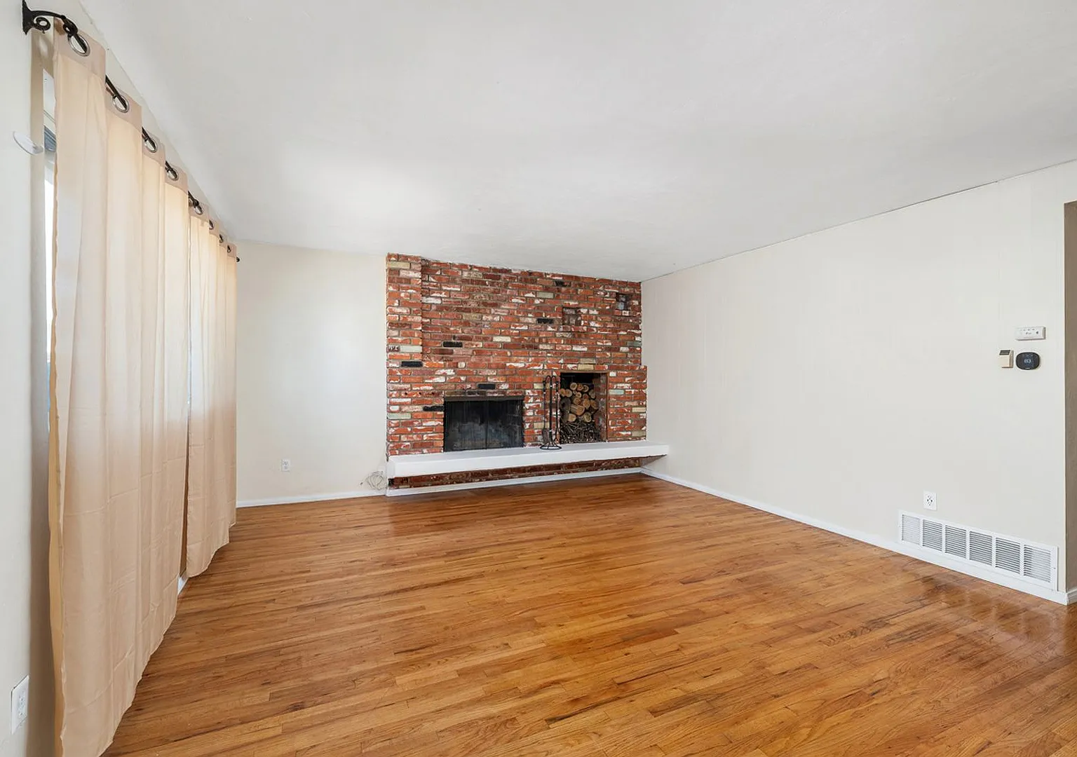 3 Bed 2 Bath Single Home In East County — Photo 3