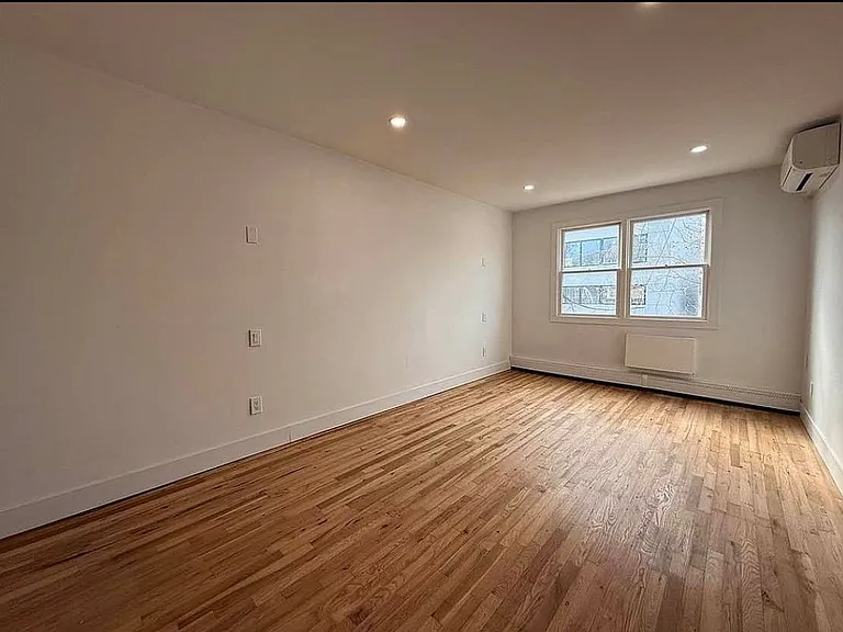 2744 E 11th St #1 — Photo 16