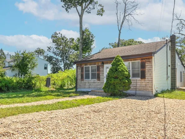 38 Lafayette Drive, Shirley, NY 11967