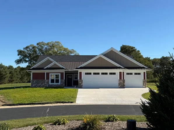 2110 John COURT, West Bend, WI 53090