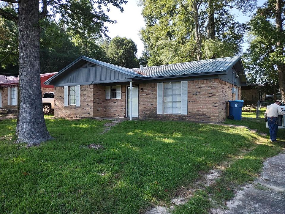 1st image of 2300 Poplar St