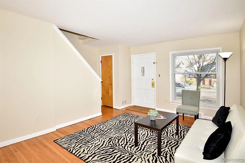 2 bed, 992 sqft, $1,595 — Photo 2