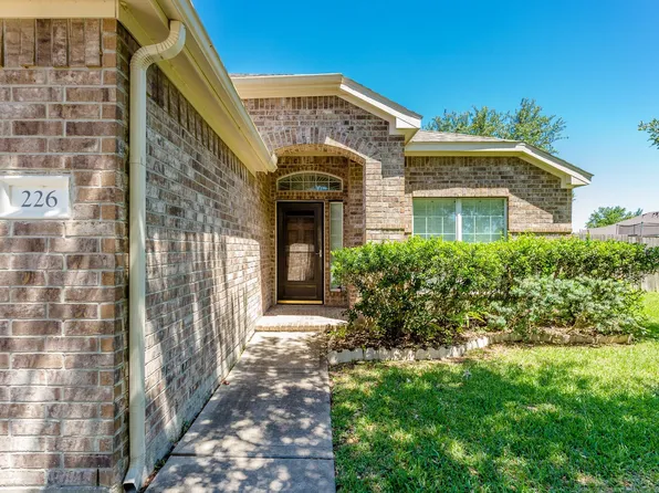 226 Village Crest Dr, Richmond, TX 77469