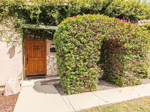 4th image of 3293 Jessica St