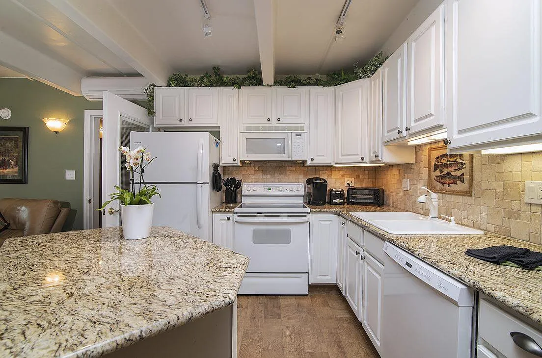 2 bed, 777 sqft, $3,200 — Photo 3