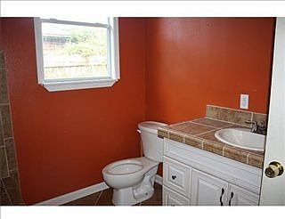 4th image of 4409 Wellington Dr