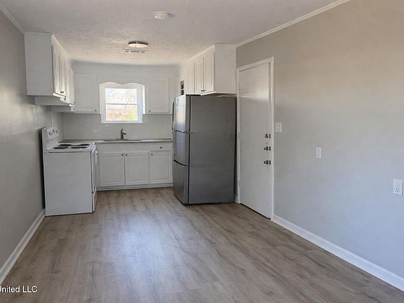 2nd image of 251 Maxine Dr
