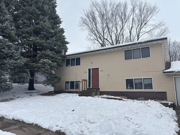 2122 Taylor Dr, Iowa City, IA 52240