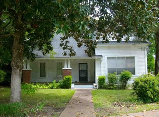 419 Nacogdoches St, Center, TX 75935