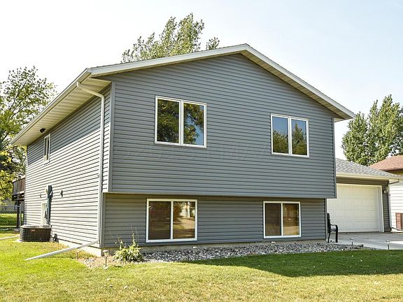 3rd image of 619 10th Ave E