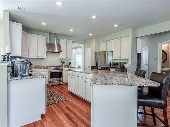 3rd image of 179 Sweetwater Dr