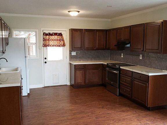 5th image of 3006 E 26th St