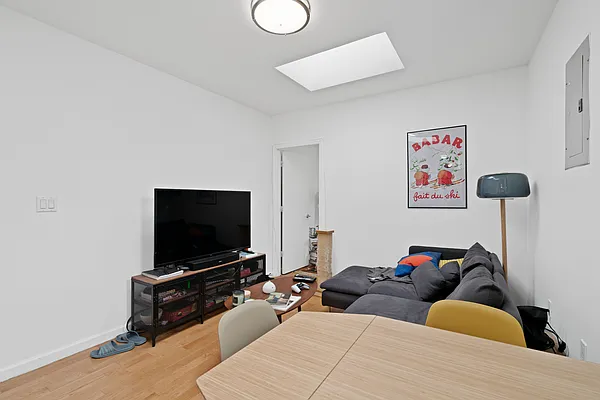 Rented by Nest Seekers International | media 6