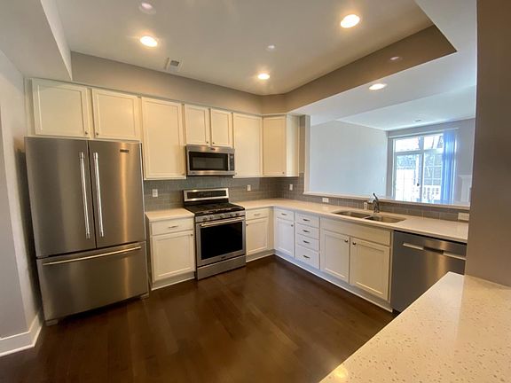 2nd image of 2533 W Towne St #61-ANN