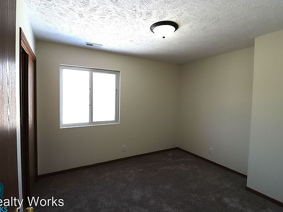 5th image of 4820 Hillside St #1