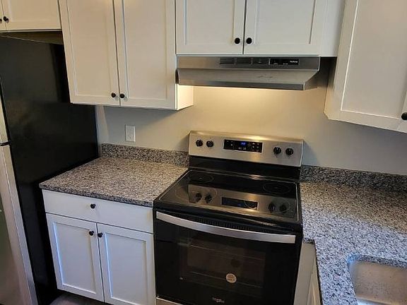 2nd image of 40 McIntyre St Unit A1