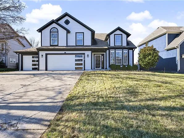 10120 Sunset Dr, Lenexa, KS 66220