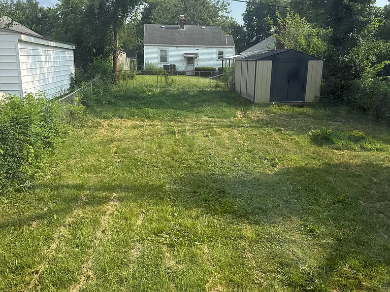 2242 Wilding Ave — Photo 2
