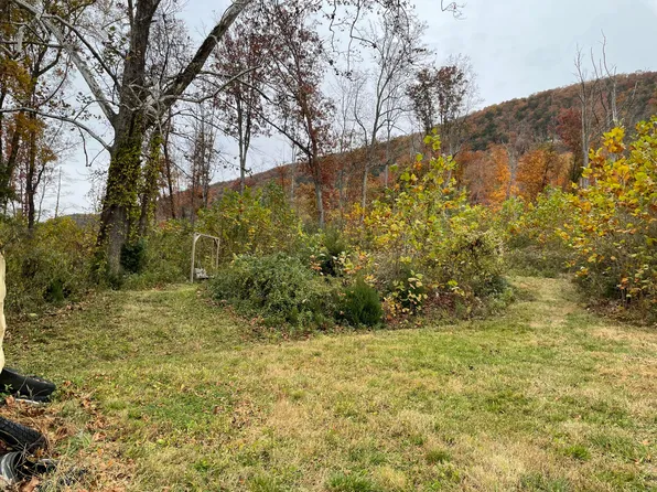 5829 Bradshaw Rd, Salem, VA 24153