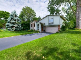1635 Rockstone Ln, New Brighton, MN 55112