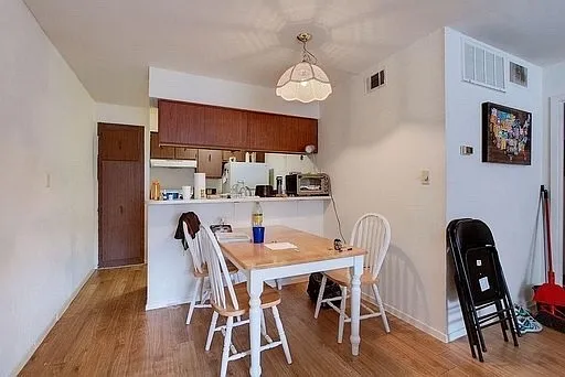 Walk to UT campus, gorgeous remodeled unit — Photo 2