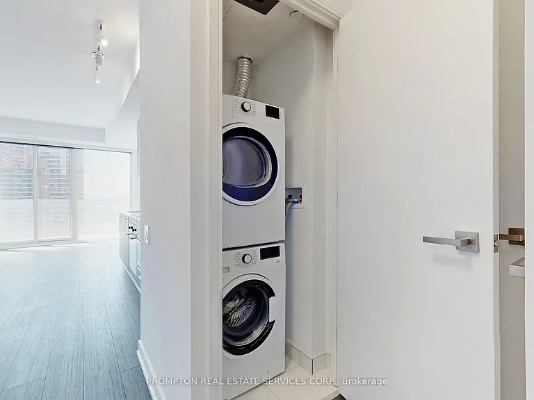 3 Gloucester St #1010 — Photo 22