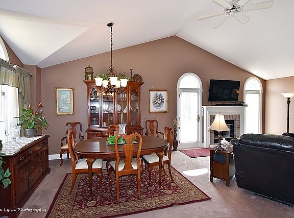 5th image of 950 Gosselin Cir #950