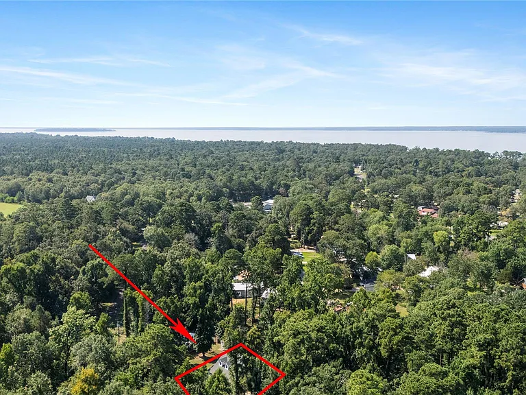 293 Commodore Dr — Photo 43