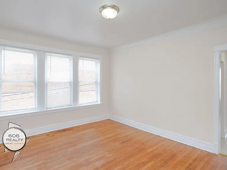 Marquette Park Apartment! — Photo 15