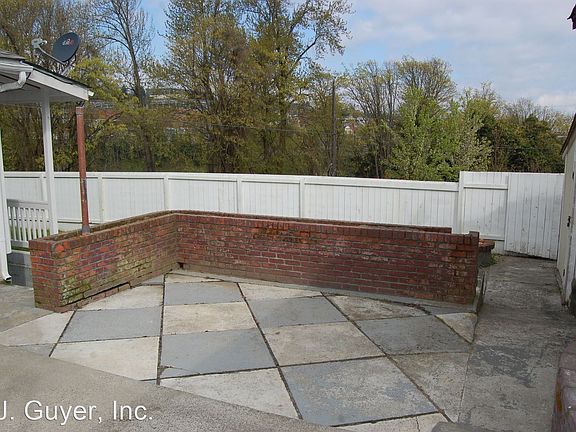 5th image of 2909 Fawcett Ave