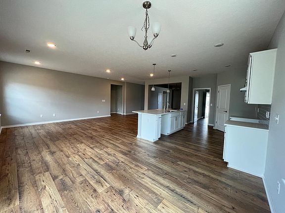 5th image of 515 Curry Dr