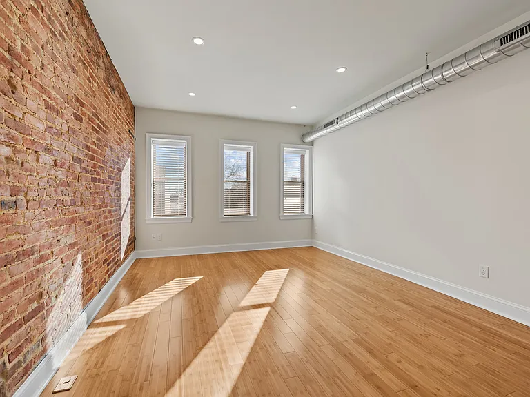 412 E Lanvale St — Photo 17