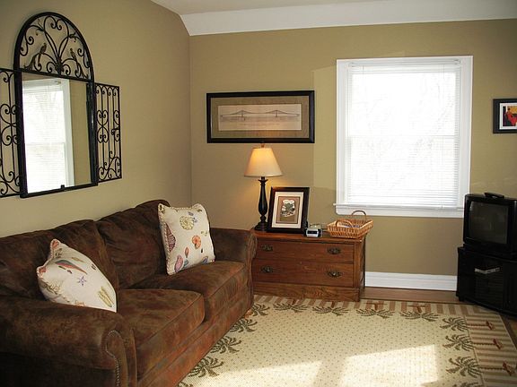 Guest Suite Den (6th BR)
