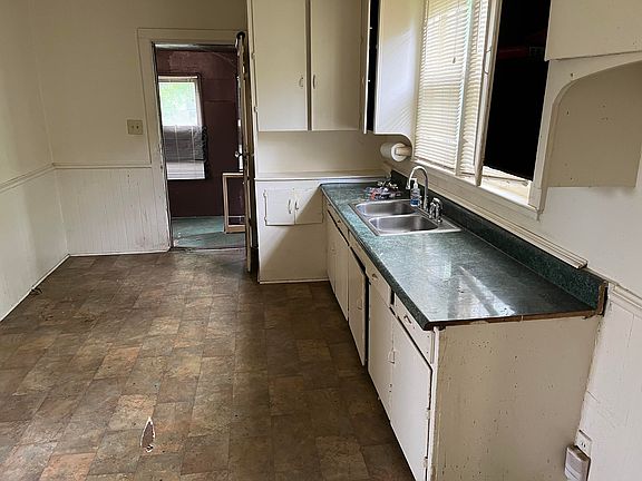 5th image of 861 Paw Paw Ave