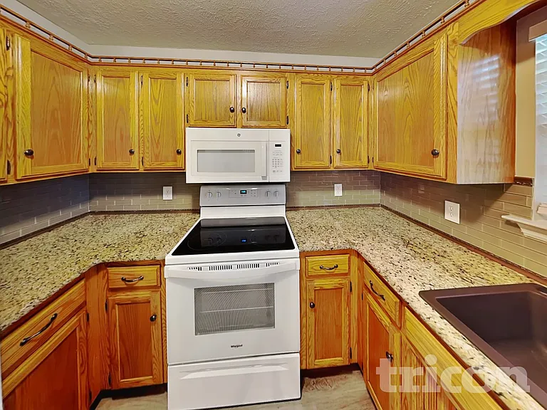 80 Vincent Ln — Photo 6