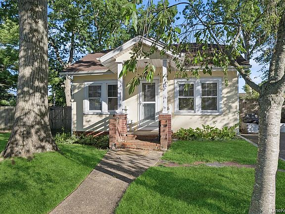 4th image of 36 Lakeview Court