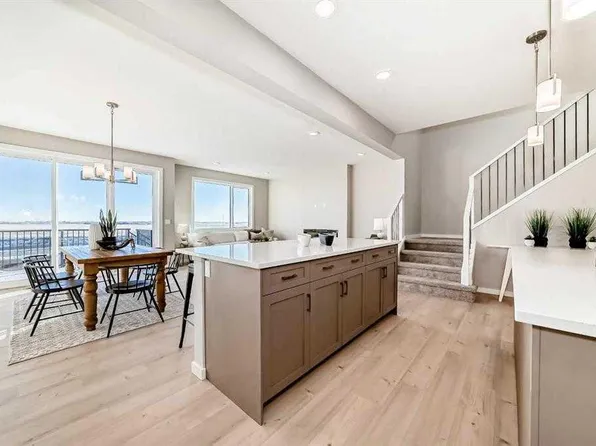 167 E Mallard Heath SE, Calgary, AB T3S 0E3