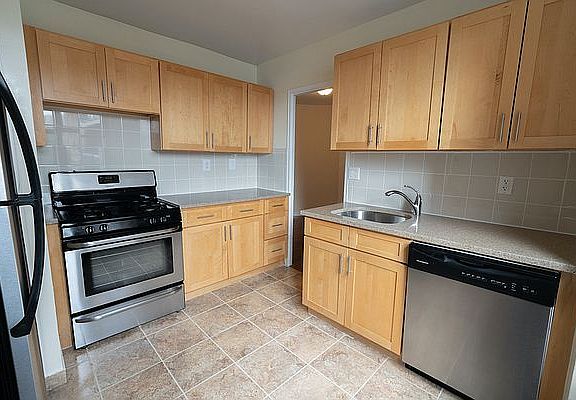 4th image of 10460 Queens Blvd APT 18H