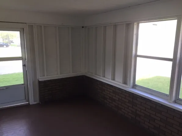 401 Argyle St, Waterloo, IA 50703