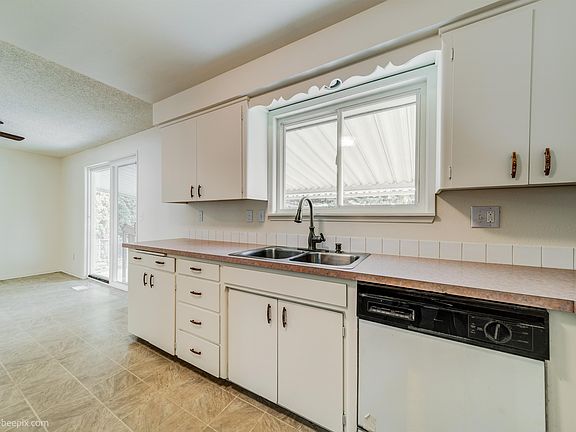 5th image of 7418 N Calkins Dr